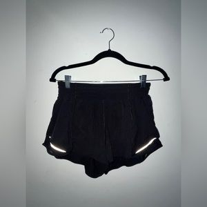 black lululemon hotty hot shorts 2.5 inseam